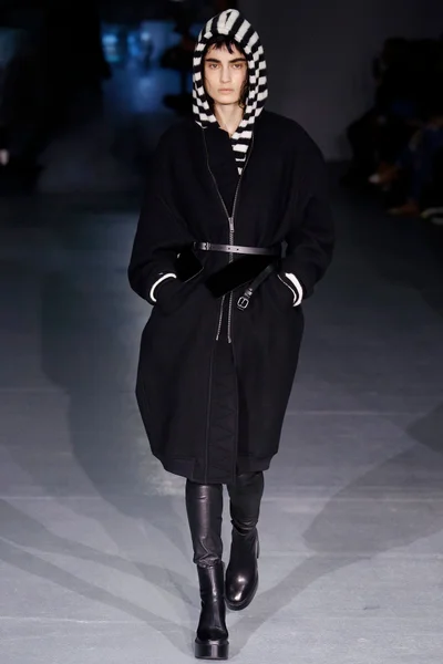 Look 28